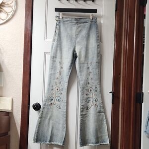 NWOT POL Embroidered Flare Jeans - S